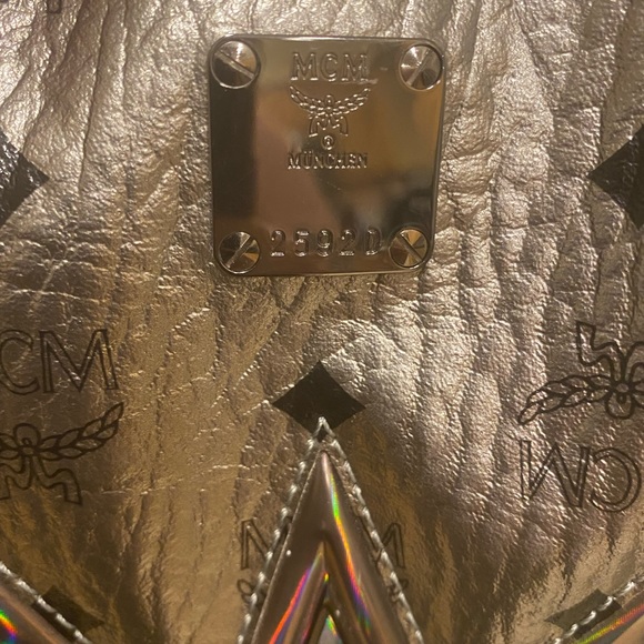 MCM Stark Dual Cyber Flash LG Backpack Holo Silver main image 4